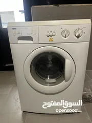  1 غسالة زانوسي لون ابيض شبة جديدة