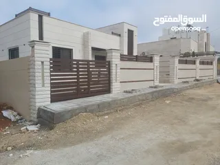  1 منزل مستقل  عمان / ضاحية الامام الغزالي   الجبيهة /  طرف صافوط