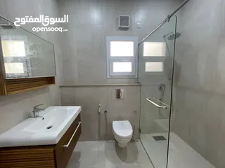  18 5 BHK 6 Bathroom Villa for Rent - Sur Al Hadid Complex