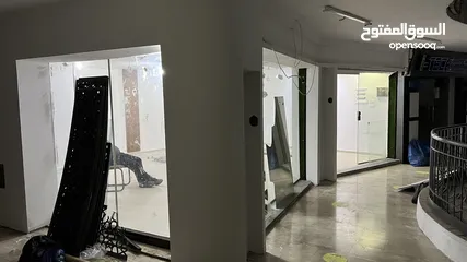  2 محلين داخل عمارة تجارية