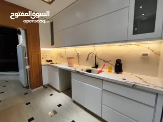  18 للايجار شقه طابقيه جزء من فيللا بجانب اوريدوو