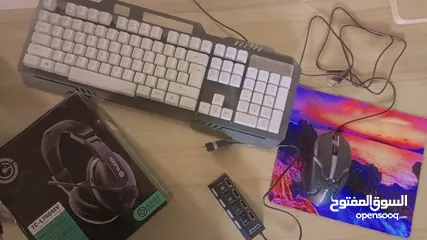  1 كيبورد وماوس مضيء RGB  + ماوس باد+ سماعة راس مع مايك + وصلة USB HUB + وصلة otg