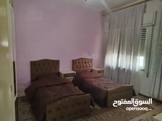  8 شقة طابق ثاني للبيع بسعر مغري جدا مع الأثاث أو بدون خلف جبري