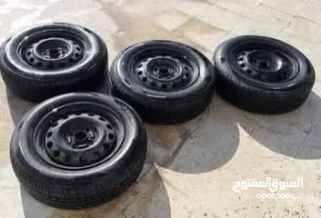  2 طقمين جنطات حديد سبيرات اصليات 14 و13 اربع براغي مع كوشوك للبيع او للبدل