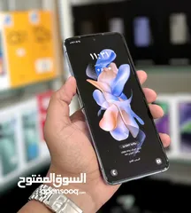  2 عرض خااص : Samsung Z flip 4 512gb هاتف بحالة الوكالة بدون اي شموخ أو مشاكل مع ضمان و ملحقات بأقل سعر