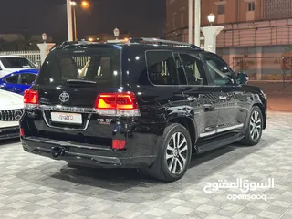  6 Land Cruiser VXS Black Edition