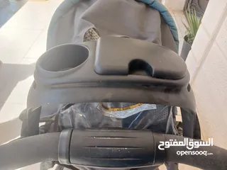  7 عرباية أطفال لطفلين (توأم) من شركة غراكو مستعمل  وقابل للتفاوض بشيء بسيط
