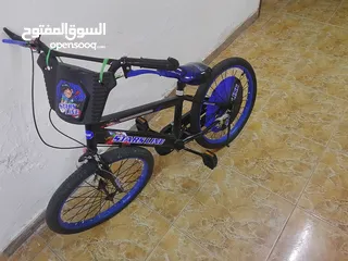  2 بسكلتات للبيع الأزرق جنط  20 الاحمر جنط12 الأزرق 25 الاحمر 15