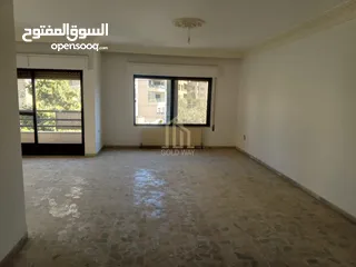 9 في أجمل مناطق عبدون طابق أول 205م بتشطيبات راقية وسعر مميز / ref 9427
