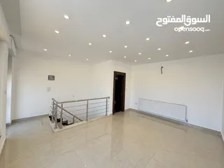  17 شقة بسعر مغري شارع المطار حي النخيل طابق ثالث مع روف دوبلكس  مساحة 225 م وترس خارجي 90 متر