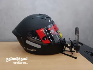  12 خوذت LS2   حجم XL  الون كاتم  جديده مع مستلزمات 3 اقنعه للوجه مع ستاند للكمره وجوال. وعلاقه للخوذه