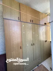  1 خزانة ملابس بحالة ممتازة - 3 أقسام