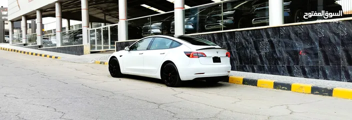  2 تيسلا 2022 model 3 فحص كامل 4 جـــيـــد بدون ملاحظات بودي (كرت ابيض) بحالة الوكالة بسعر لقطة ومحرووق