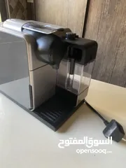  4 ماكينة صنع القهوة واللاتيه والكابتشينو نسيبريسو De'Longhi  EN520R
