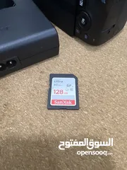  4 Canon 250d مع عدستين