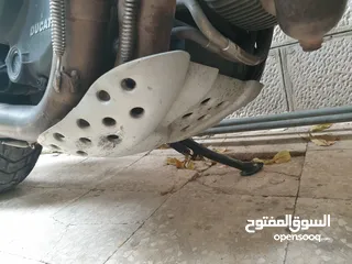 4 قابل للبدل على سيارة اقتصادية Ducati Scrambler 2015