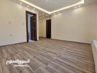  23 شقة ارضيه 210 م وحديقه وكراج 300 م في اجمل مناطق قرية النخيل