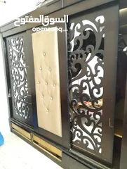  11 خزانة بنية مع كومودينة وشماعة