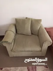  1 طقم كنب 7 مقاعد + طاولة سفره مع 4 كراسي