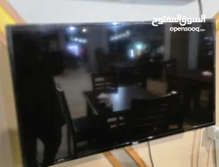  2 بلايستيشن 5 مع شاشة