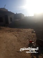  2 قطعت ارض للبيع +بيتين مبنيات واحد بس هيكل والثاني بني وملبوخ وبي كهربائيات نقص صبق وسراميك