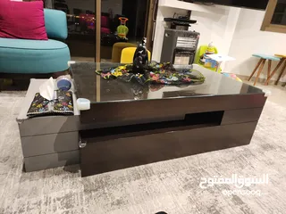  8 like new living room coffee table 2 in 1