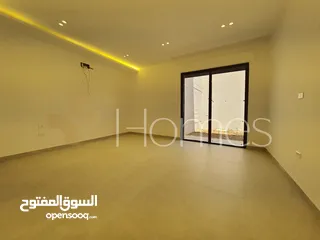  1 شقة طابقية مع حديقة للبيع في طريق المطار بمساحة بناء 400م