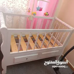  1 سرير اطفال خشب للبيع
