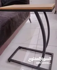  2 طربيزه شكل حلو بتفوت في الكنبايه سعرها 150