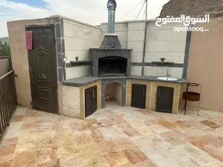  14 شاليه بسعر حرق  منطقه القنيه طريق جرش