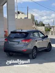  4 Hyundai tucson