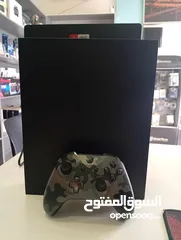  1 جهاز xbox one x بحاله ممتازه بسعر 750 شيكل