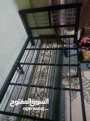  1 سرير حديد مفرد ونص بحالة ممتازة مع فرشة ضغط عالي
