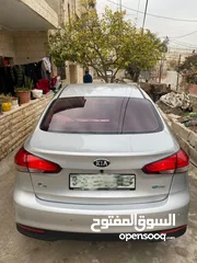  2 سيارة KIA K3 2017 بحالة ممتازة للبيع 1600 cc لون رمادي