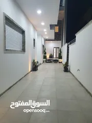  4 منزل ثلاث أدوار وملحق جديدة راقية داخل المخطط في مدينة طرابلس منطقة زناته جديده