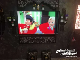  2 شاشه 55بوصه بحاله جديده فيها ضربه عجنب مش مثره فل سمارت