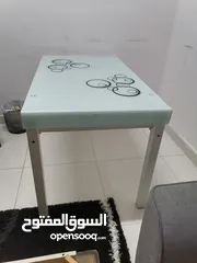  4 Dining table without chairs in good condition طاولة طعام بدون كراسي بحاله جيده