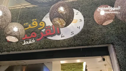  2 مطعم سناكات بطاطا للبيع الموقع جبل عمان الرينبو بجانب فططري بسعر مغري مجهز بالكامل مطبخ وحمام