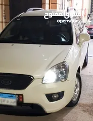  2 Kia Carens