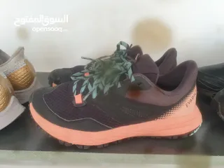  8 احذية مستعملة