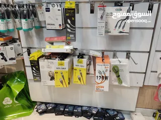  13 بضاعة محل للبيع