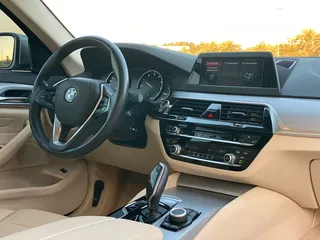  12 BMW 520  موديل 2020 مواصفات خليجية بحالة ممتازة