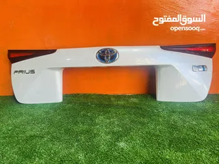  1 تويوتا بريوس 2019/2022 حاضنة نمرة غطاء خلفي  عاكسة صندوق خلفي بريوس2019/2022اضوية خلفية تويوتا بريوس