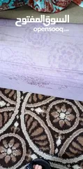  3 طقمين كنب  مع طاولة كبيرة للبيع
