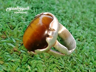  1 خاتم فضة قديم جدا متوج بحجر عين النمر الطبيعي