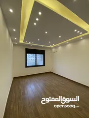  18 للبيع بالأقساط 36 شهر شقه ارضية 295م قرب جامعة البتراء طريق المطار البنيات 145م + 150م ترس