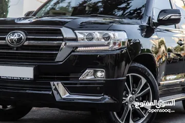  22 تويوتا لاندكروز 2020 VXS أسود للبيع