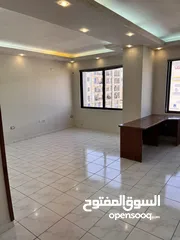  11 ‏مكتب سوبر تجاري في شارع الجاردنز