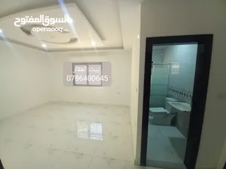  11 شقة ارضية فاخرة مقابل الوينك كافيه للبيع بسعر مغري