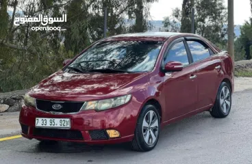  1 كيا فورتي .اصل خصوصي .بنزين .اتوماتيك.البيع دفعه 15 وشكات 1500. في ضربات خفيفه .خاليه من القص .اذنا